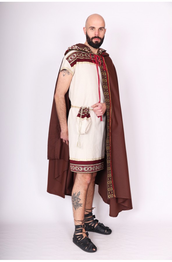 Capa romana con capucha ribeteada