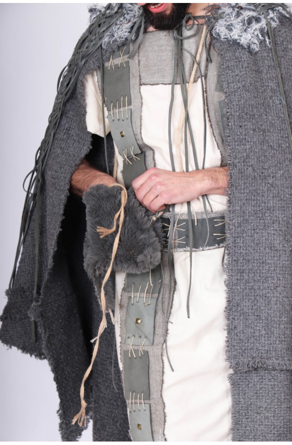 Bolso vikingo de pelo gris
