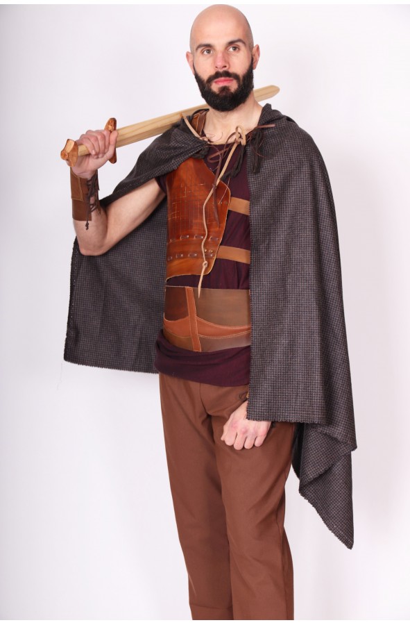 Capa medieval con capucha