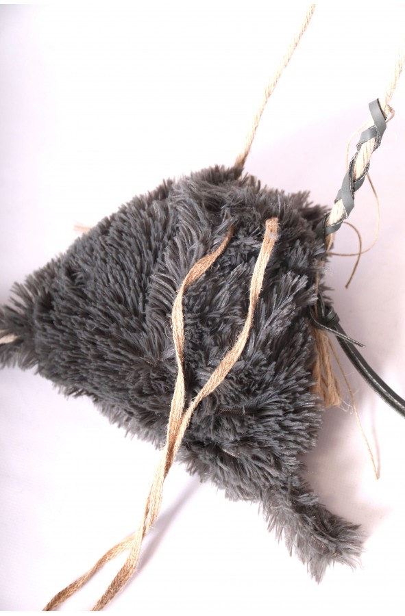 Bolso medieval de pelo gris
