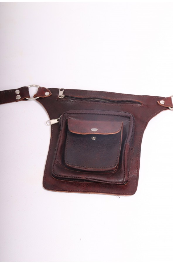 Bolso medieval de cuero marrón con...