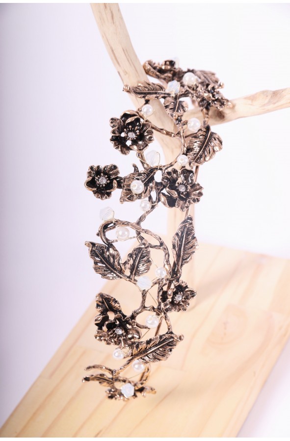 Golden flowers crown