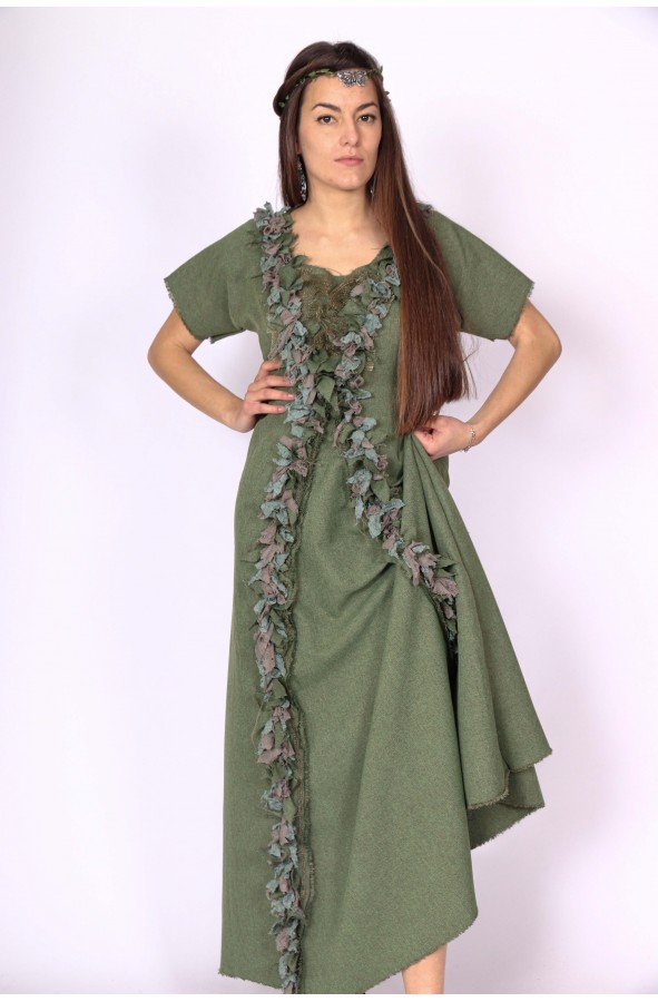 Vestido celta con apliques de flecos