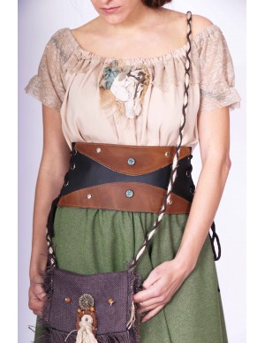Blusa medieval con flor