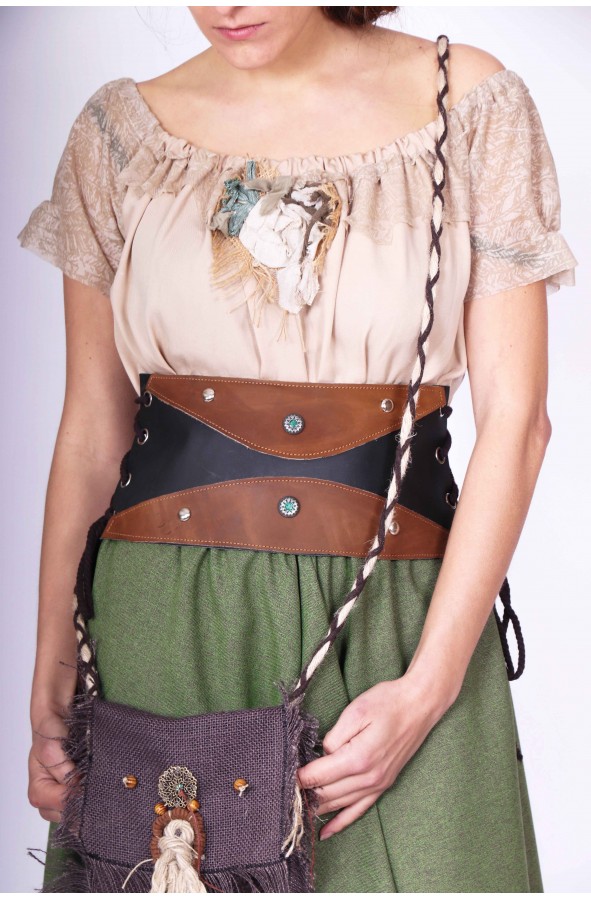 Blusa medieval con flor
