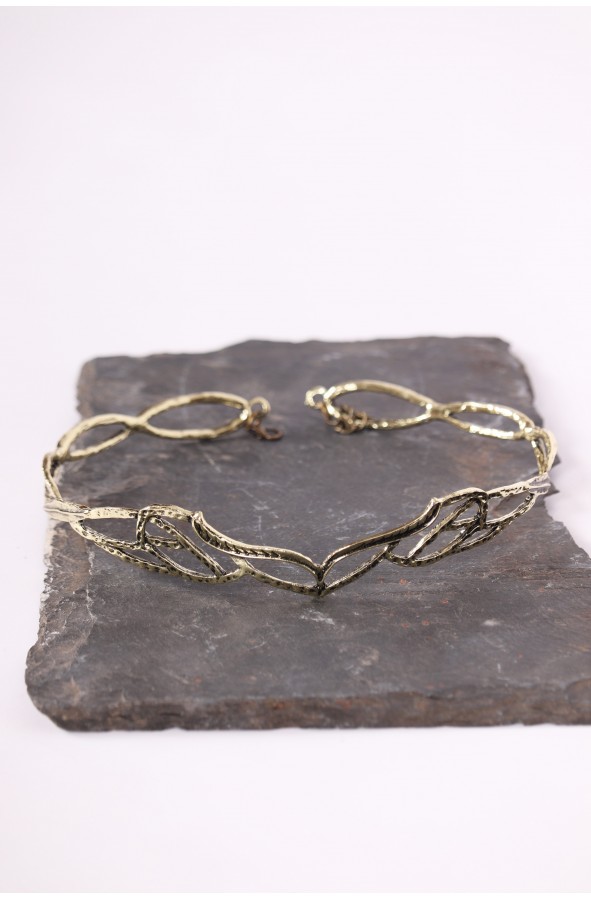 Diadema medieval dorada de ramas