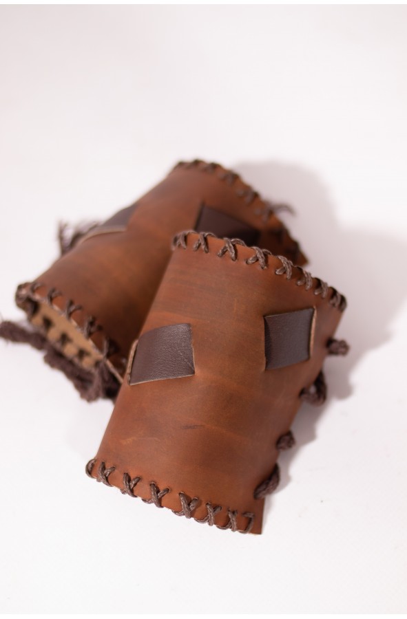 Brazalete o muñequera celta cuero marrón