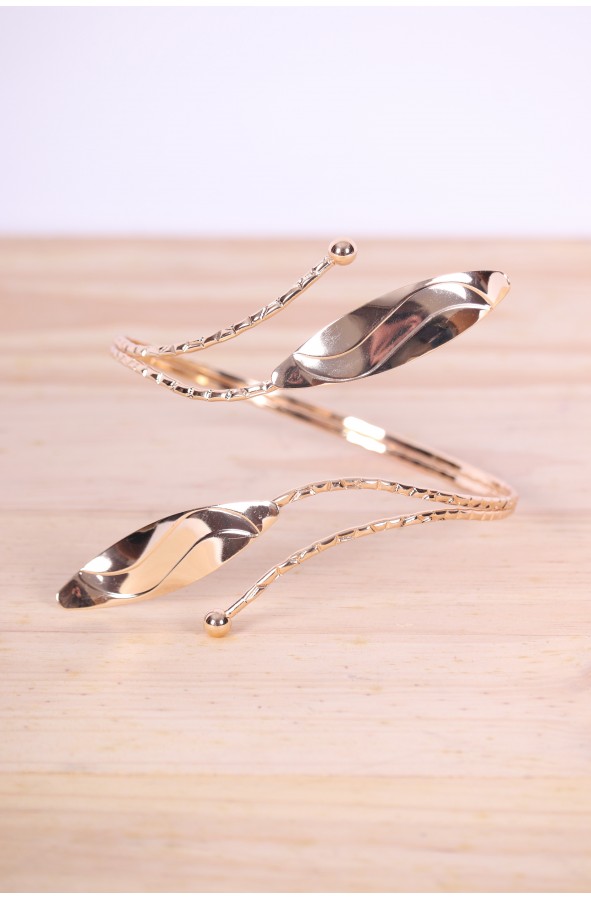 Brazalete dorado de hojas