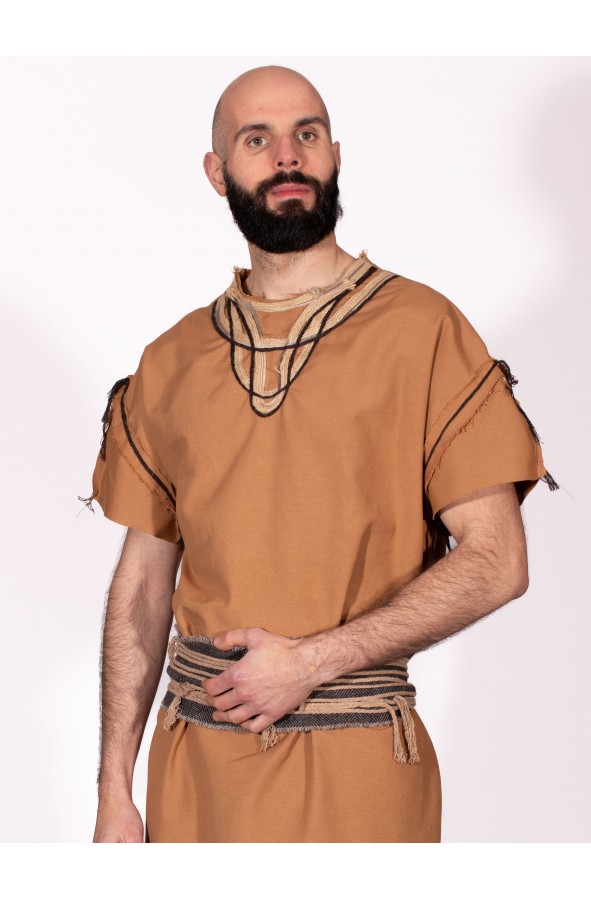 Traje celta o vikingo con cuerda y yute