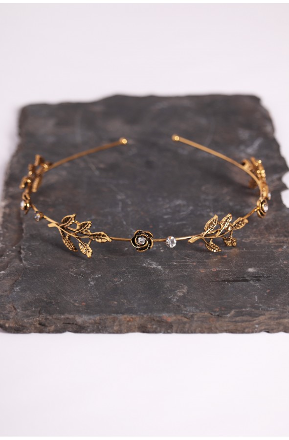 Diadema dorada de hojas