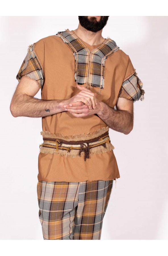 Vestimenta celta con pantalón de cuadros