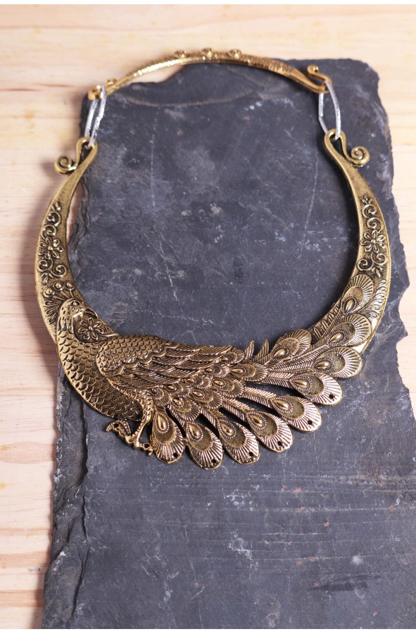 Collar medieval dorado de pavo real