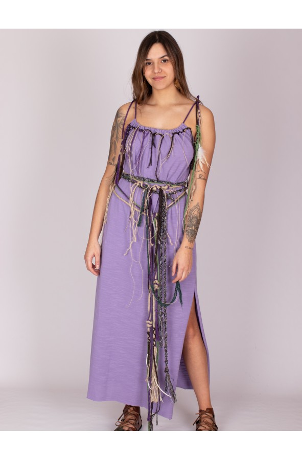 Vestido medieval malva con plumas y...