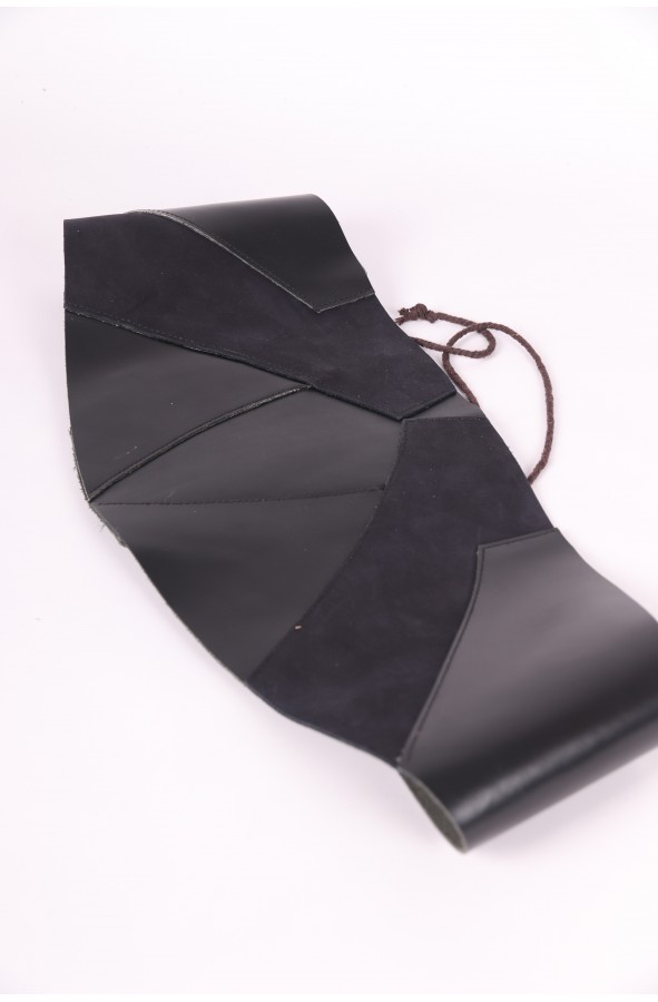 Cinturón de guerrero de cuero negro