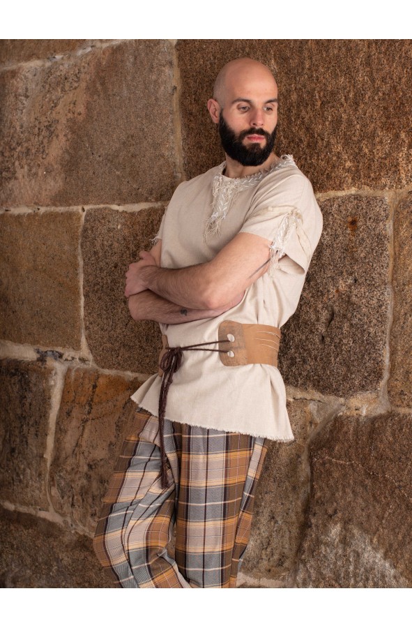 Traje celta con pantalón