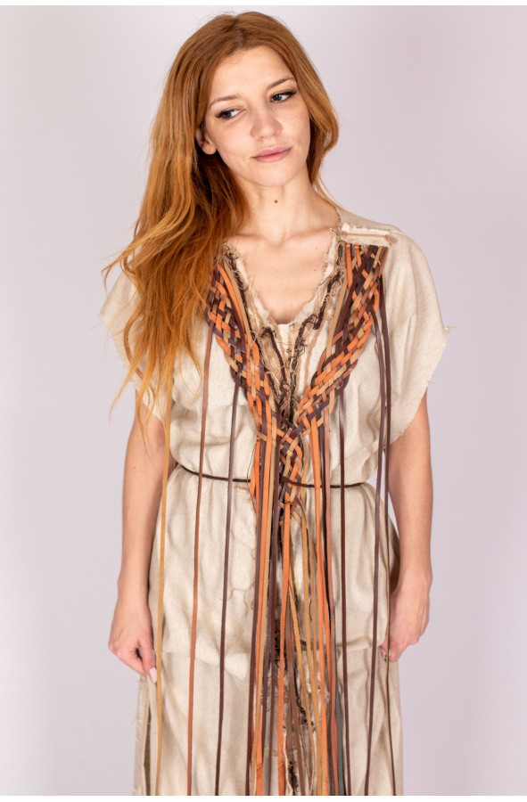 Vestido celta con aplique de cuero
