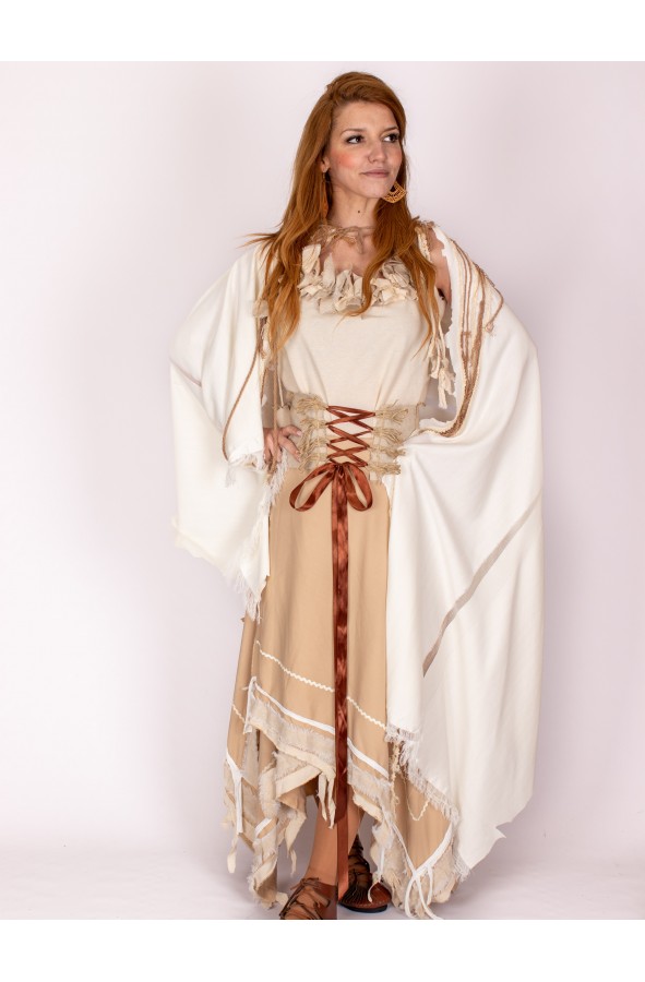 Capa medieval blanca con flecos y...