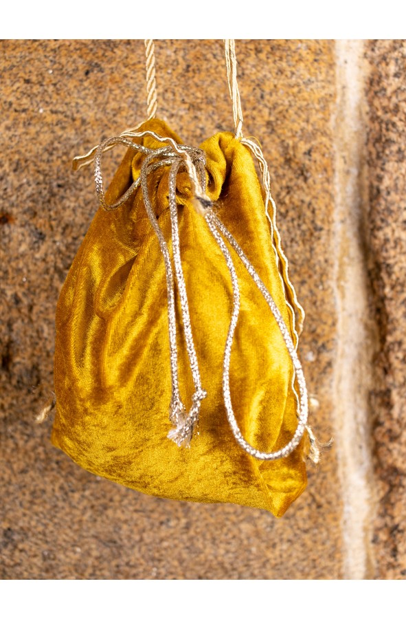 Bolso medieval de terciopelo dorado