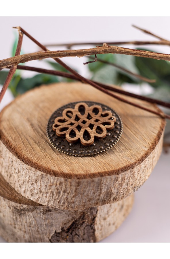 Broche romano de madera