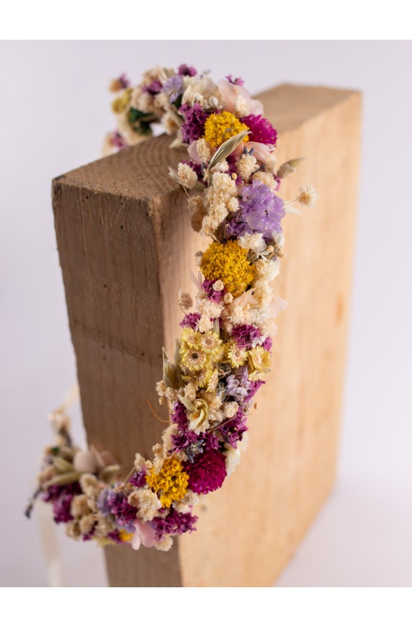 Corona de Flores Encantada: Accesorio...
