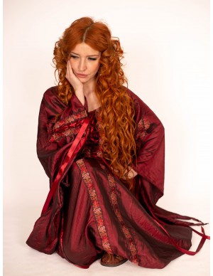 Vestido Granate de Dama Medieval Adornado - Elegancia Cortesana con Cintas Florales de Yute Crea