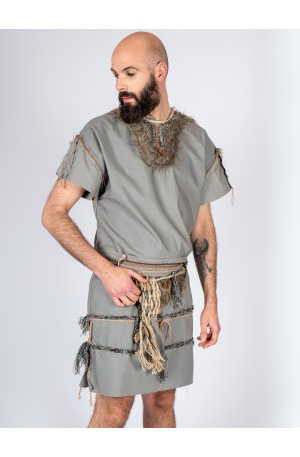 Túnica celta-vikinga gris con cuello de pelo vegano y cinturón de yute – Yutecrea