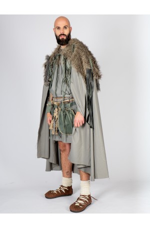 Celtic-Viking Cloak with Vegan Fur and Handcrafted Details – Yutecrea