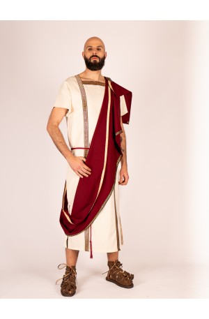 Traje de romano con toga y broche de león