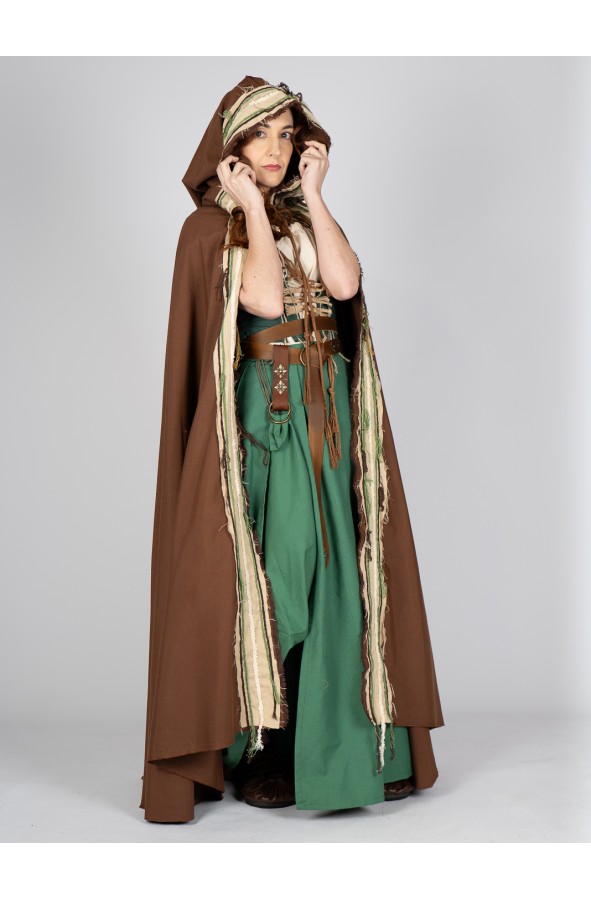 Capa medieval con capucha marrón