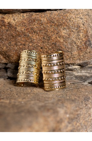 Par de brazaletes romanos en metal dorado