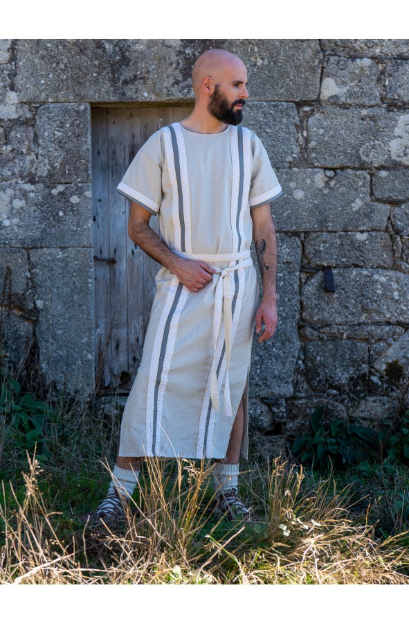 Long tunic with handcrafted belt