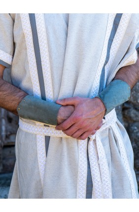 Roman bracers in genuine leather with aged-gold rivet