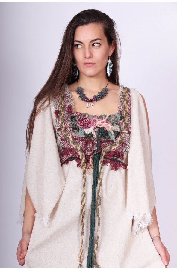 Collar de cuentas de colores y conchas