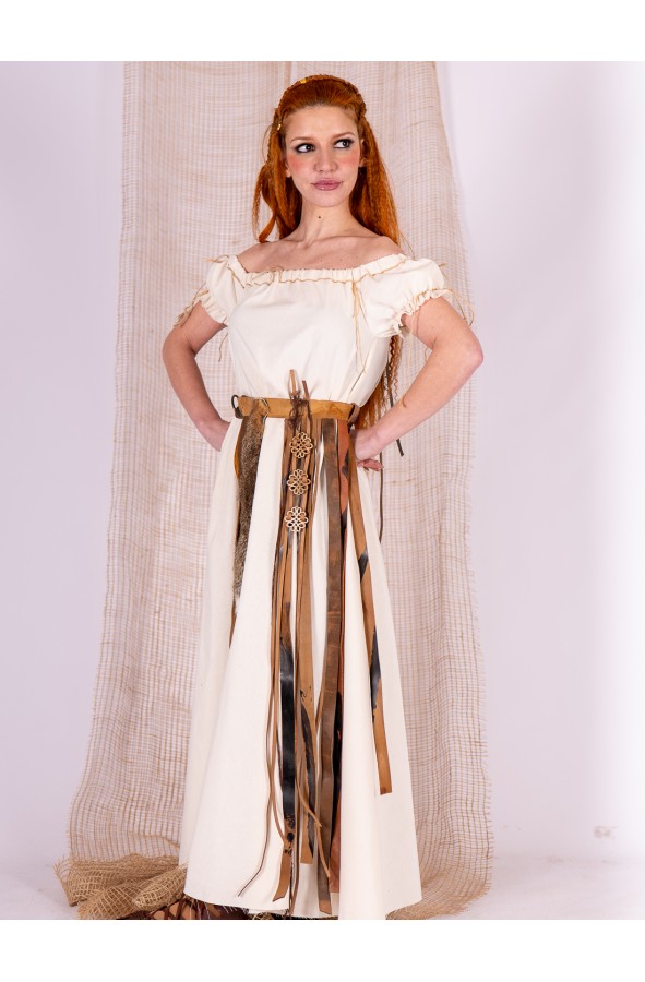 Vestido medieval crema con cinturón...