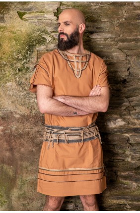 Traje celta o vikingo con cuerda y yute
